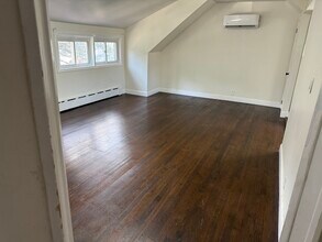 523 Seventh Ave, Unit Top. Floor in Pelham, NY - Building Photo - Building Photo