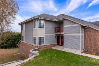 Hunters Ridge Apartments in Plymouth, WI - Building Photo - Building Photo