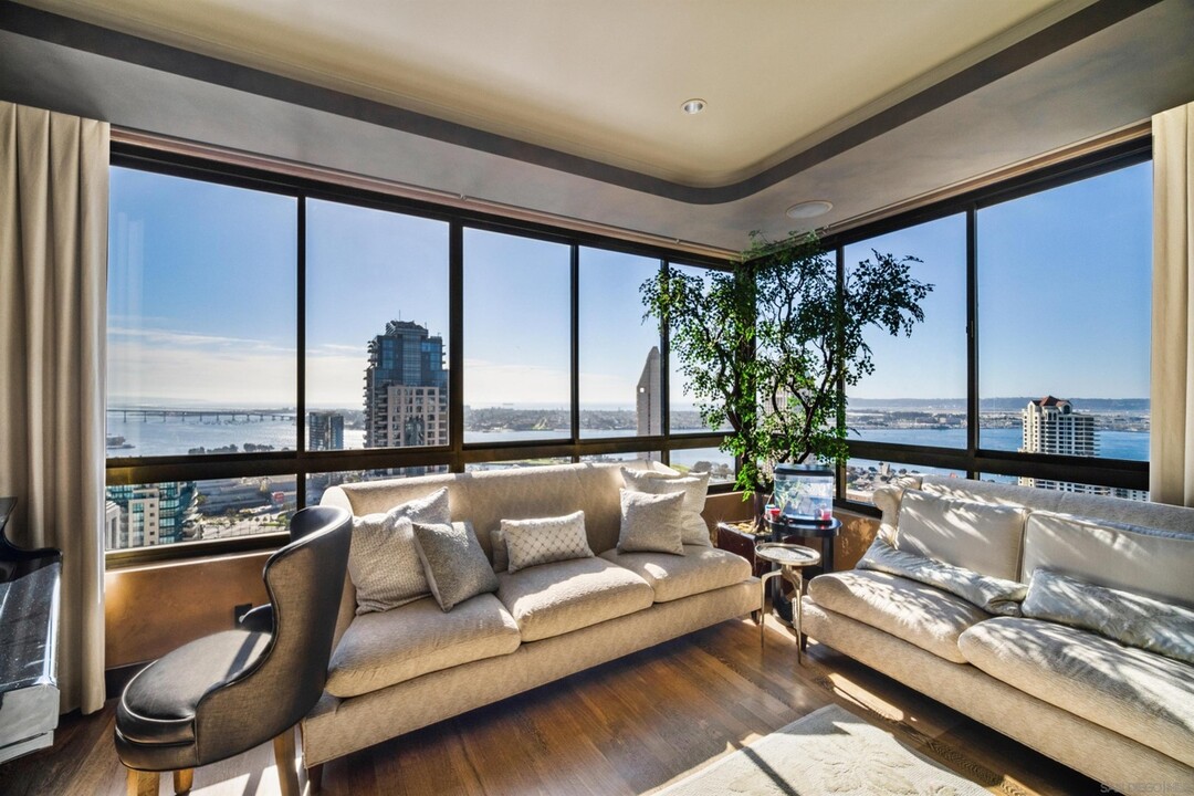 700 Front St in San Diego, CA - Building Photo