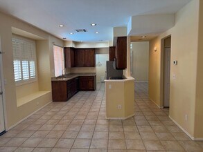 7944 Bonaventure Dr in Las Vegas, NV - Building Photo - Building Photo