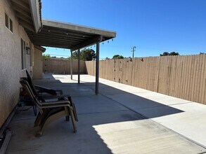 16716 Kayuga St in Victorville, CA - Foto de edificio - Building Photo