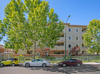 Villa Valencia West in San Jose, CA - Building Photo - Building Photo