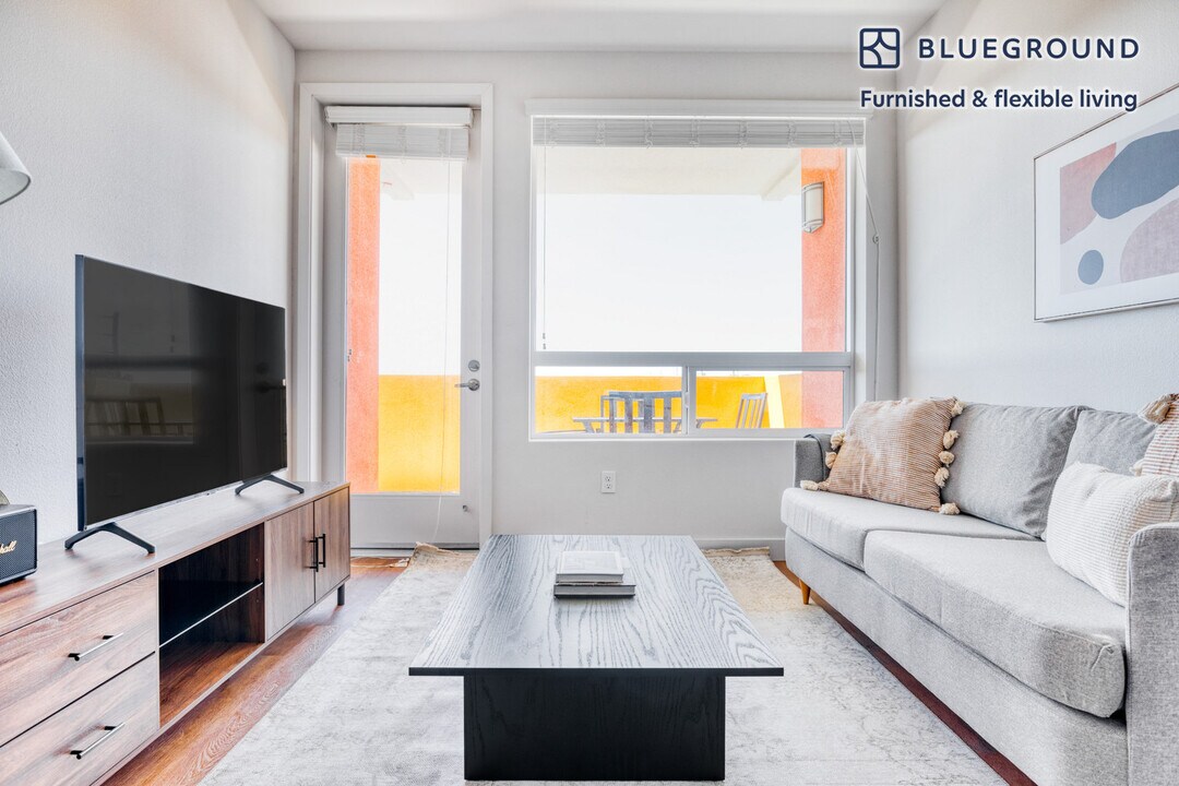 417 Centinela Ave-Unit -FL4-ID667 in Inglewood, CA - Building Photo