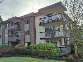 1320 King Albert Ave in Coquitlam, BC - Building Photo - Building Photo