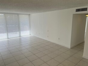 13100 SW 92nd Ave in Miami, FL - Building Photo - Building Photo