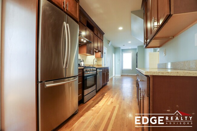 1536 Commonwealth Ave, Unit 3 in Boston, MA - Foto de edificio - Building Photo