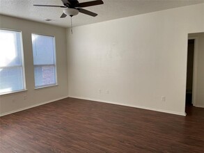 106 Meadowbend Dr in Cedar Hill, TX - Building Photo - Building Photo