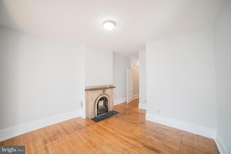 2316 Spruce St-Unit -2R in Philadelphia, PA - Foto de edificio - Building Photo