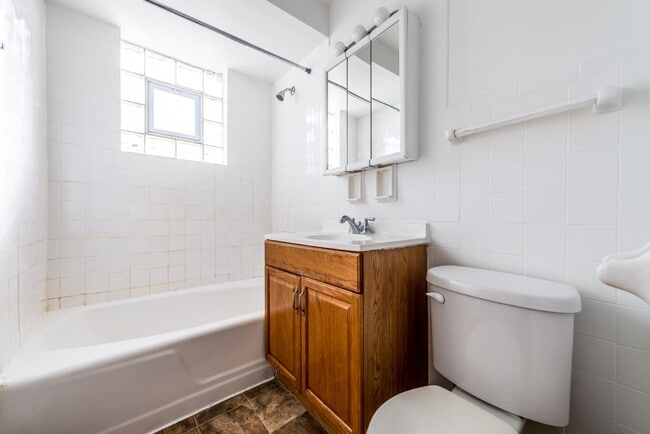 14127 S School St Riverdale, IL 60827 in Riverdale, IL - Foto de edificio - Building Photo