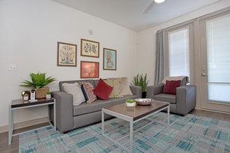 The District on Apache in Tempe, AZ - Foto de edificio - Interior Photo