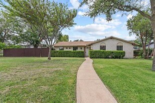 2804 Royal Oaks Dr in Plano, TX - Building Photo