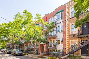 4400 De Bullion Rue in Montréal, QC - Building Photo