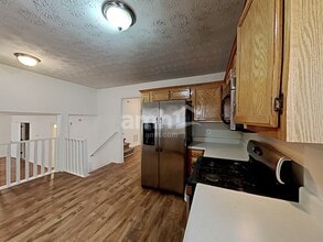 137 Solomon Dr in Ellenwood, GA - Building Photo - Building Photo