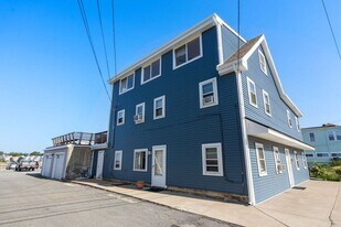 585 Shirley St in Winthrop, MA - Building Photo