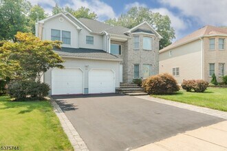 35 Leah Way in Parsippany Troy Hills, NJ - Building Photo - Building Photo