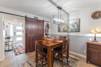 6339 Del Monte Dr in Houston, TX - Foto de edificio - Building Photo