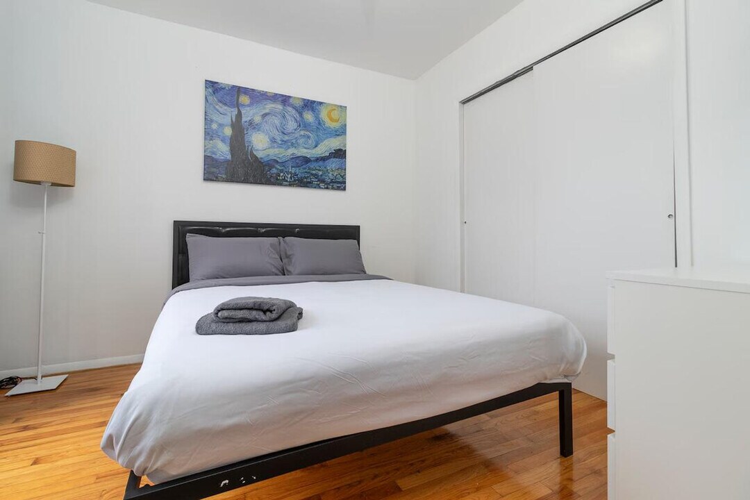 315 E 95th St in New York, NY - Building Photo