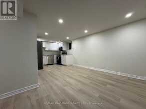 52 Nisbet Dr in Aurora, ON - Building Photo - Building Photo