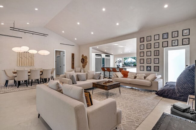 5050 Biscayne Blvd in Miami, FL - Building Photo - Building Photo