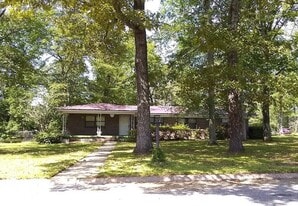 1000 Fairlane Dr in Dothan, AL - Building Photo