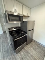 Clarence House in Lakewood, OH - Building Photo