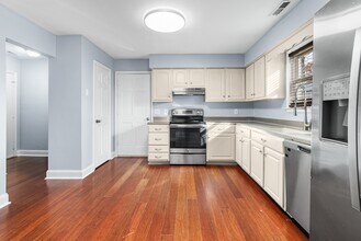 1305 Eaglewood Dr in Virginia Beach, VA - Building Photo - Building Photo