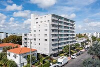 Carlyle Plaza in Miami Beach, FL - Building Photo - Building Photo