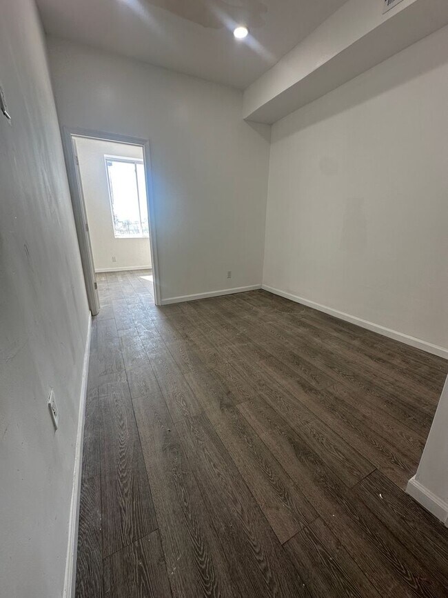 2713 W Glenwood Ave-Unit -2nd Floor Apartment for rent in Philadelphia, PA - Building Photo - Building Photo