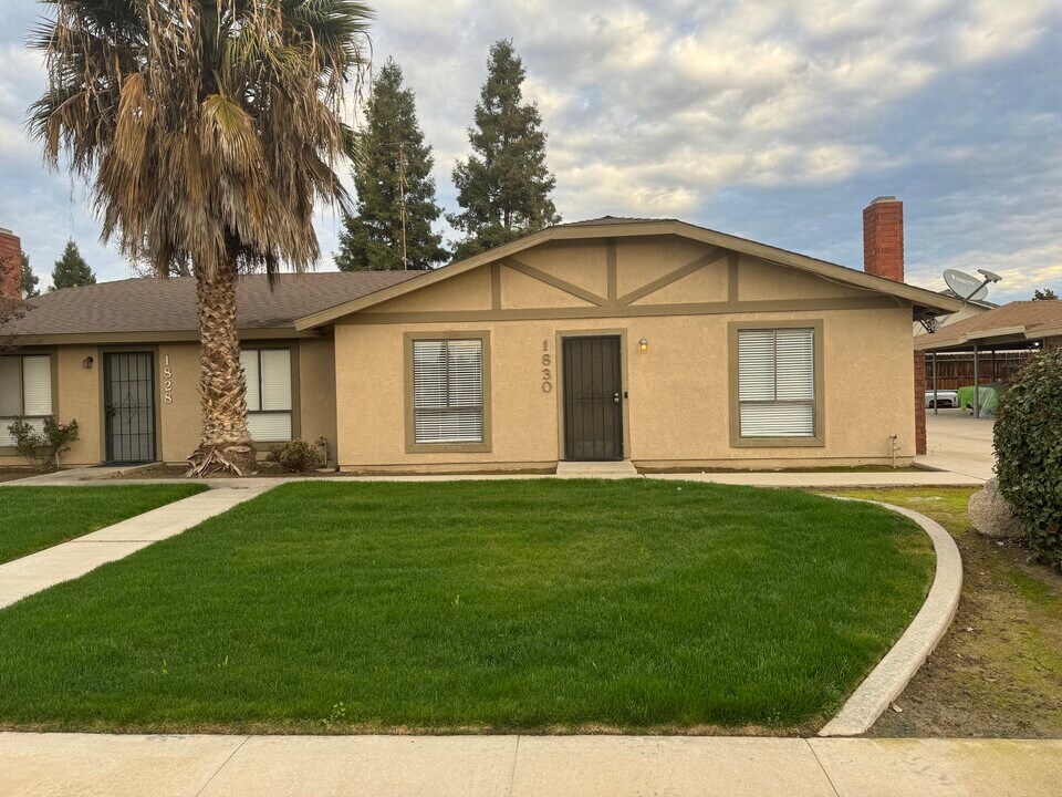 1830 E Laura Ave in Visalia, CA - Building Photo