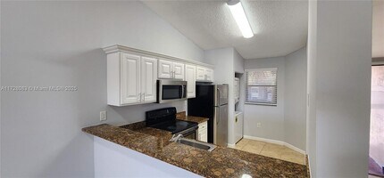 704 Belmont Ln, Unit #704 in North Lauderdale, FL - Foto de edificio - Building Photo