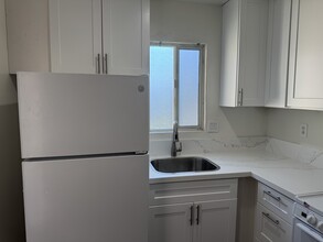 988 Valencia St, Unit 4 in Costa Mesa, CA - Building Photo - Building Photo