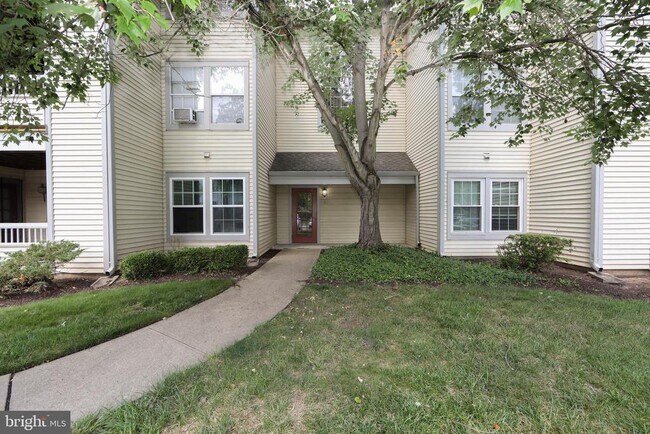 115 Cascade Ct in Princeton, NJ - Foto de edificio - Building Photo