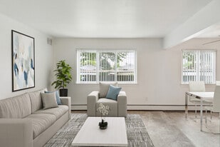 Tuscan Shores Apartments in Roseville, MI - Building Photo