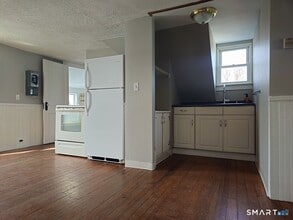 21 Sigourney St in Bristol, CT - Building Photo - Building Photo