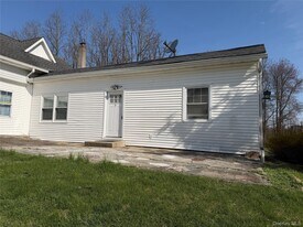 22 Indian Hill Rd in Putnam Valley, NY - Building Photo