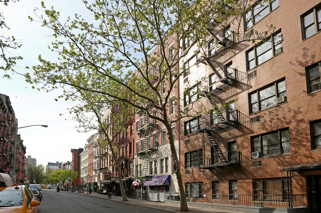 103 Saint Marks Pl in New York, NY - Foto de edificio - Building Photo