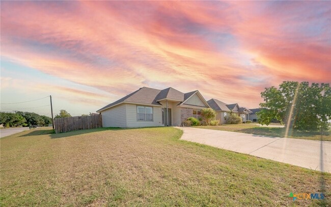 property at 2624 Saulsbury Dr