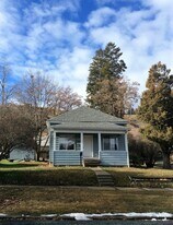 1712 Walnut St in La Grande, OR - Building Photo