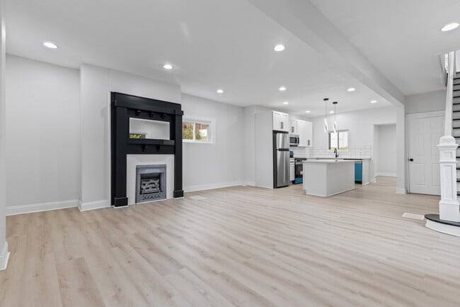 392 Calderwood Ave in Pittsburgh, PA - Building Photo - Building Photo