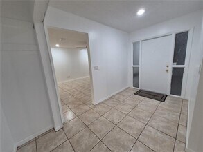 2924 Ripplewood Dr in Seffner, FL - Building Photo - Building Photo