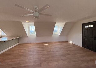 906 Gretna Green Way, Unit #2 in Escondido, CA - Foto de edificio - Building Photo