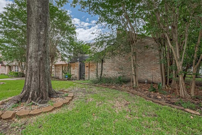 2107 Shadowbriar Dr in Houston, TX - Building Photo - Building Photo