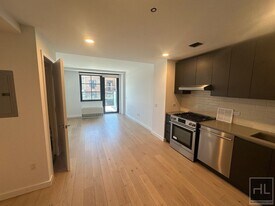 NORTHERN BOULEVARD in Queens, NY - Building Photo