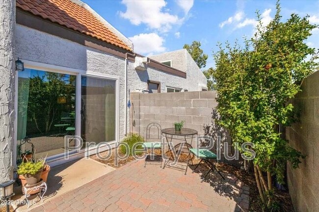 6810 S Snyder Ln in Tempe, AZ - Building Photo - Building Photo