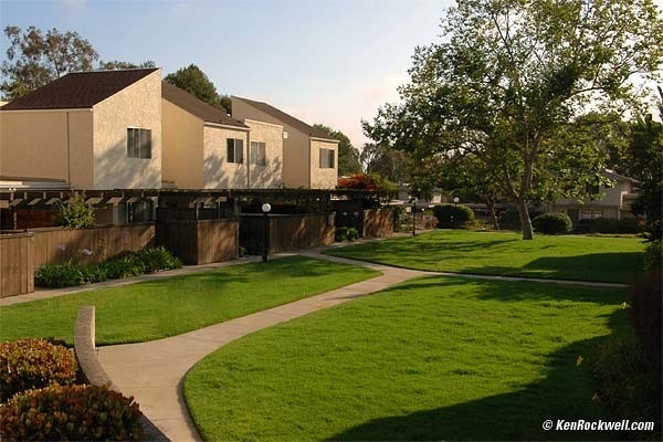 La Jolla Mesa Estates in San Diego, CA - Building Photo