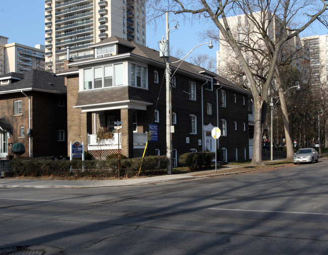 6 Pacific Ave in Toronto, ON - Building Photo - Building Photo