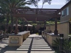 235 W Ridgewood St in Long Beach, CA - Building Photo - Building Photo