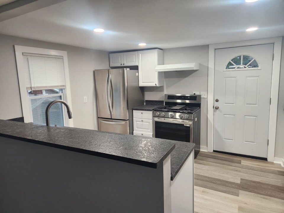 223 Meadow St in Naugatuck, CT - Building Photo
