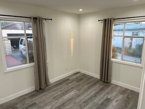 8532 Tilden Ave in Panorama City, CA - Foto de edificio - Building Photo