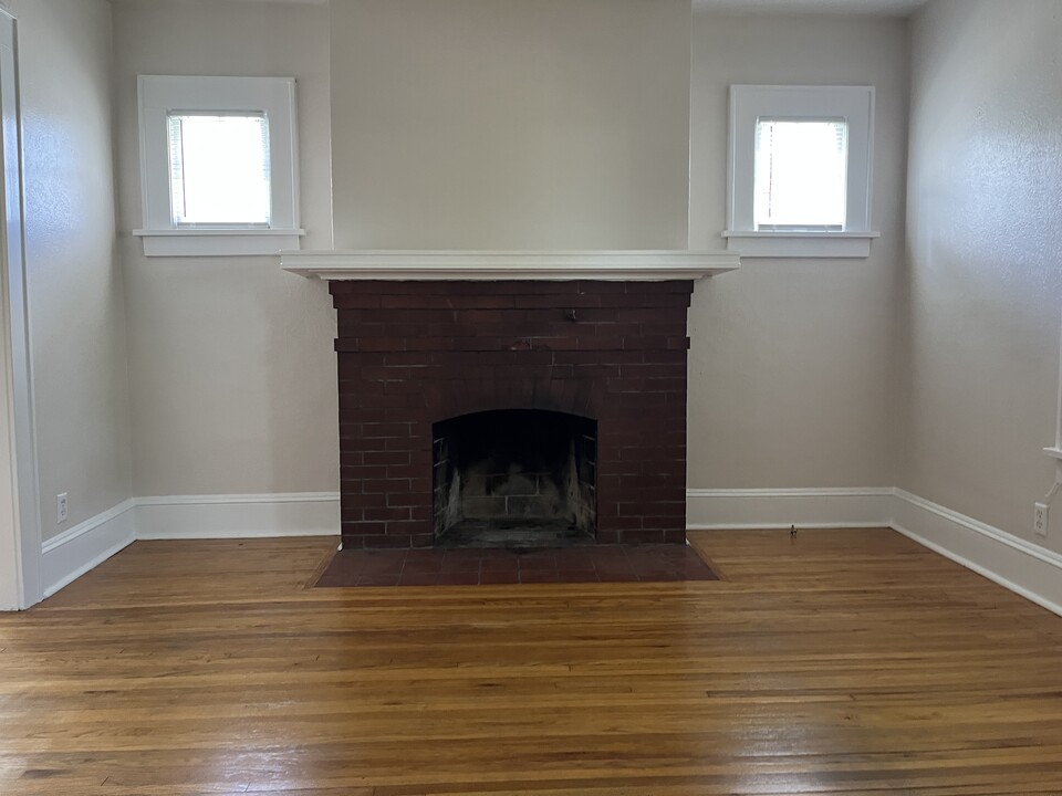 1800 Court St in Syracuse, NY - Building Photo